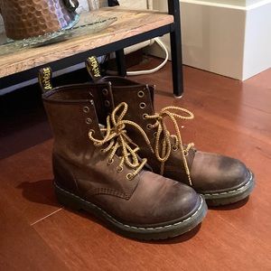 dr Martens air cushion sole brown combat boots lightly used